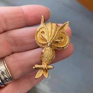 Vintage Gold Tone Owl Brooch
